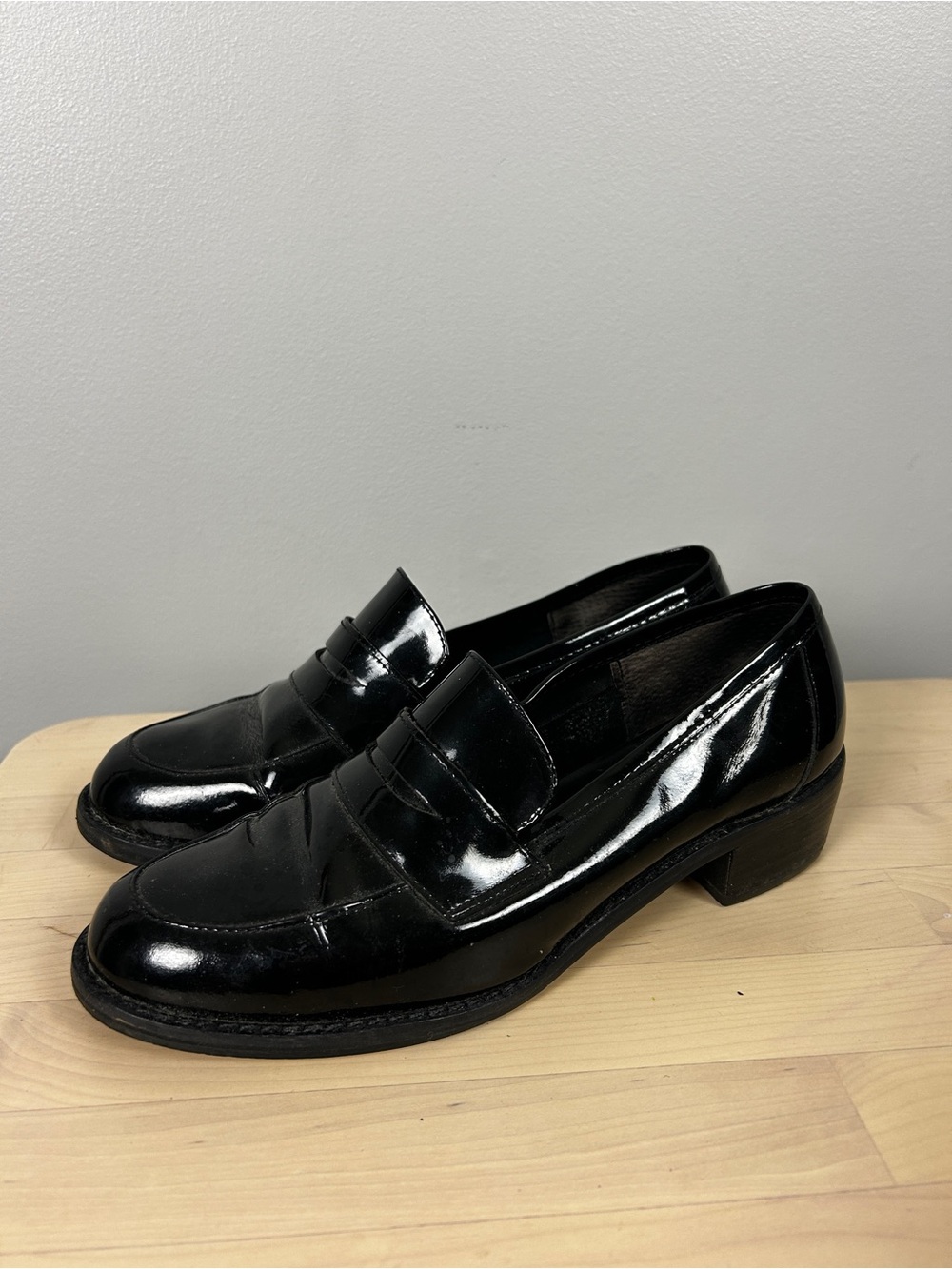 BASS Black Patent Leather Loafers Size 6.5 Classic Career Office Staple Shoe